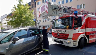Die Stadt Nürnberg führt Gehwegparken ein, weil Müllabfuhr und Feuerwehr nicht durchkommen