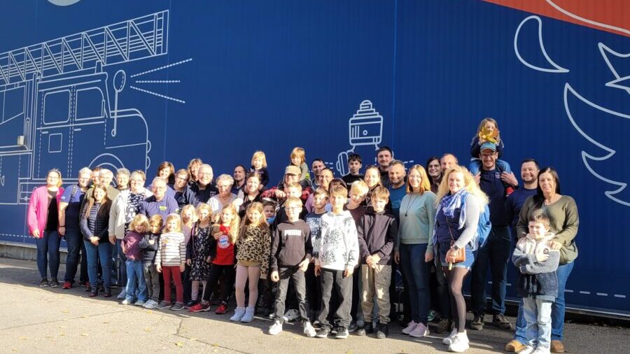 Feuerwehrausflug nach Augsburg begeistert Kinder aus Schwarzenbach