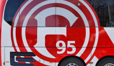 Fortuna Logo auf dem Mannschaftsbus in Düsseldorf.