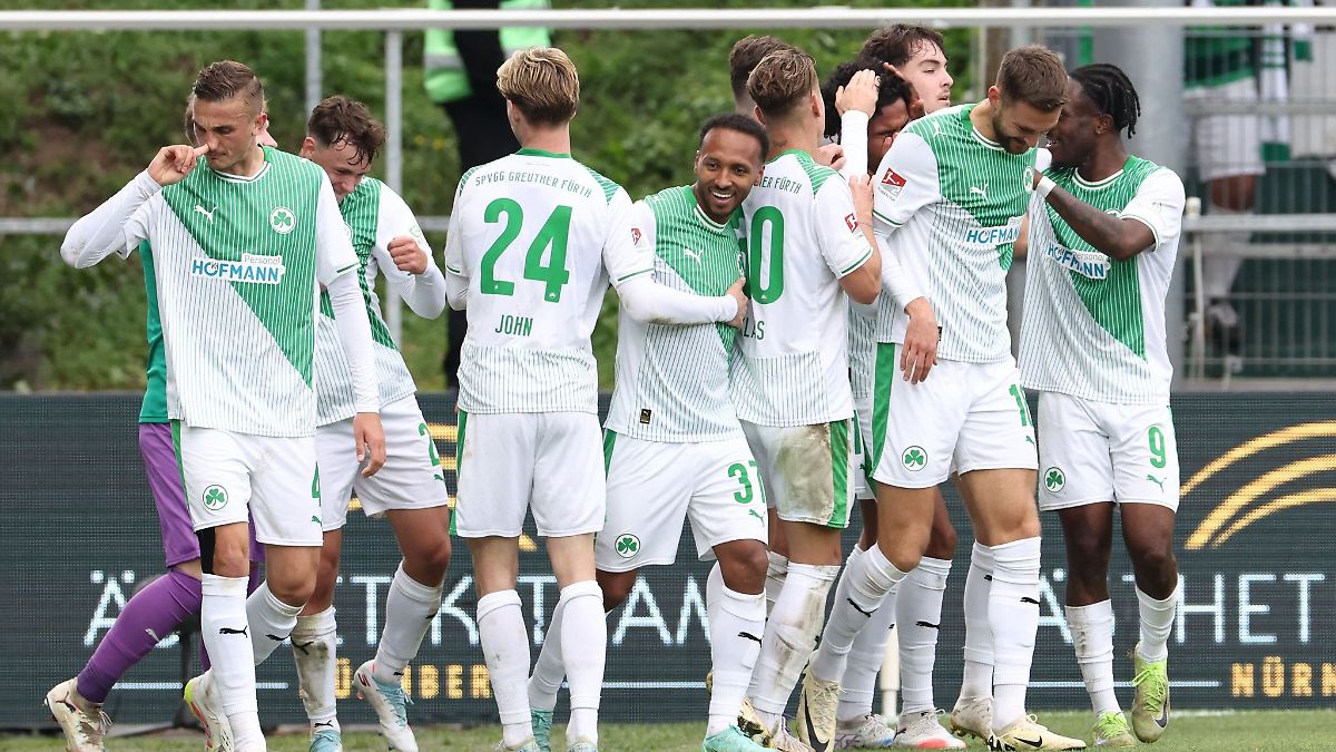 Bayern: Profi-Debütant trifft: Fürth rettet Remis gegen Hannover