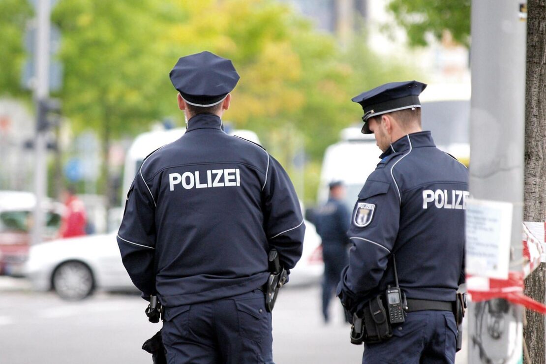 Motorradfahrerin bei Alleinunfall in Wuppertal schwer verletzt