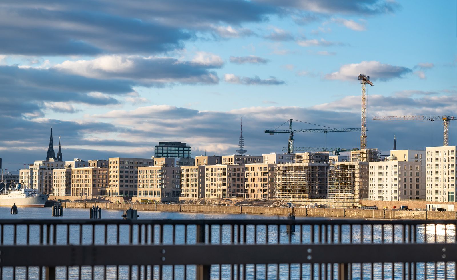 Freihafenelbbrücke Blick auf Baakenhafen