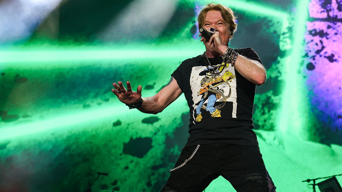 Sauer auf den Schlagzeuger?: Axl Rose rastet auf Bühne aus