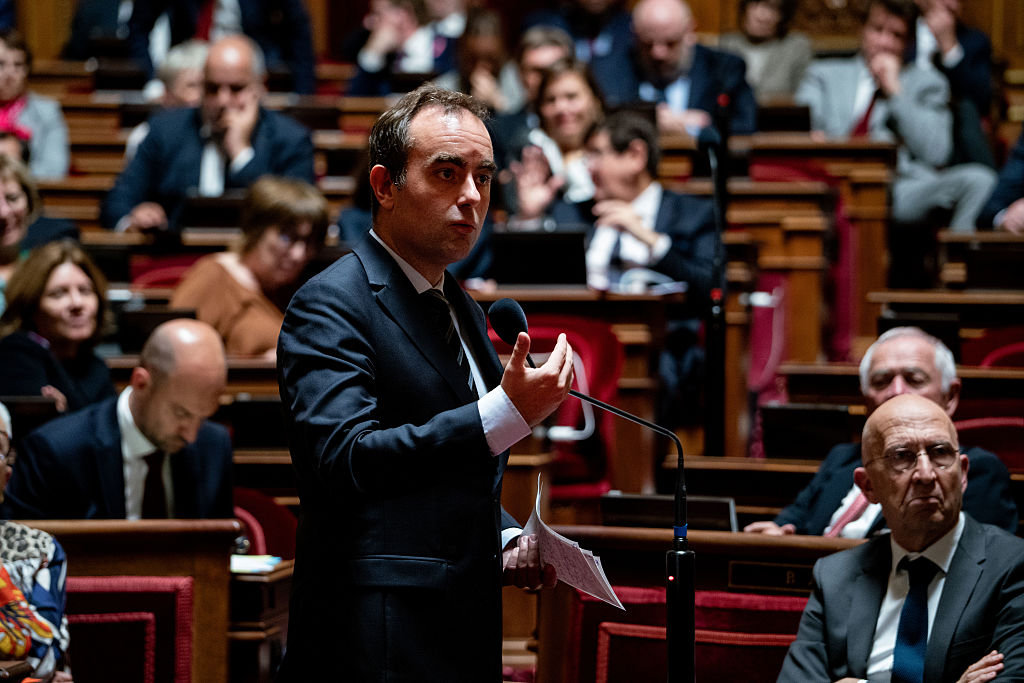 Frankreichs Premier besänftigt Sozialdemokraten mit Aussetzung der Rentenreform