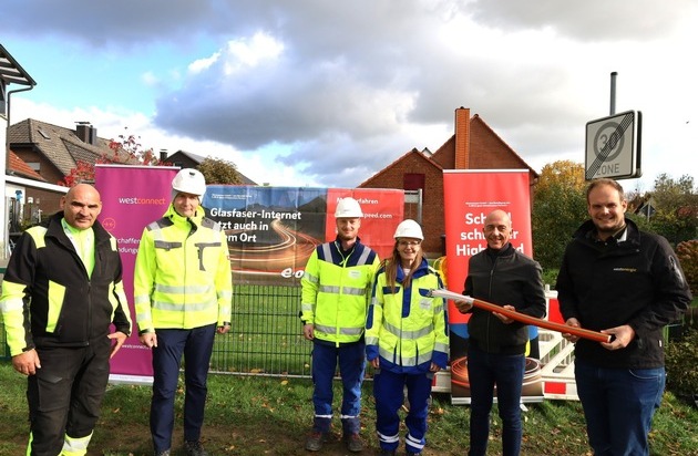 Pressemeldung: Spatenstich: Westconnect startet Glasfaserausbau in Welver Borgeln