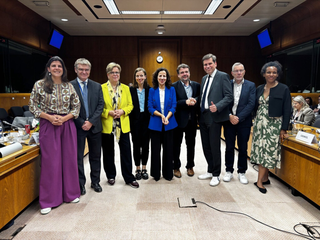 Unterhändler des EU-Parlaments und des Rats nach der Einigung zu den Europäischen Betriebsräten.