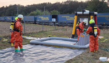 Niedersachsen & Bremen: Gefahrgut tritt aus - Feuerwehr im Einsatz