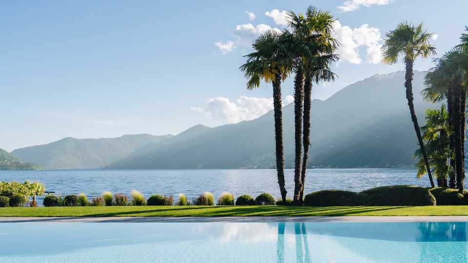 Pool des Hotel Eden Ascona in Tessin mit Blick auf den Lago Maggiore