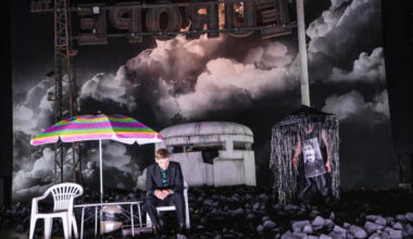 Hamlet – Deutsches Schauspielhaus Hamburg – Frank Castorf lädt mit William Shakespeare und Heiner Müller in den Grusel-Themenpark Europa