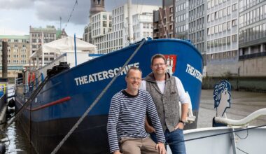 Hamburg & Schleswig-Holstein: Den Kurs immer gehalten: 50 Jahre "Theaterschiff Hamburg"