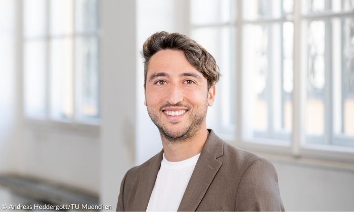 Prof. Dr. Marcello Ienca Porträt in den Hallen der LMU
