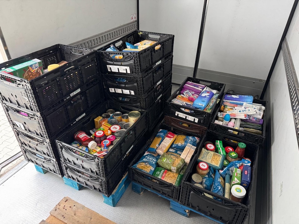 Lions Club Kaiserswerth spendet 50 Kisten für die Tafel