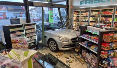 Niedersachsen & Bremen: Frau fährt mit Auto in Verkaufsraum von Tankstelle