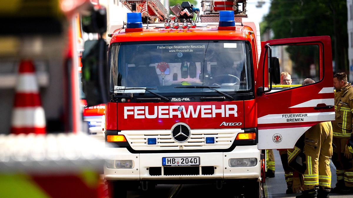 Niedersachsen & Bremen: Kellerbrand in Bremen – 15 Bewohner evakuiert