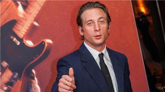 Jeremy Allen White feiert neuen Springsteen-Film in Berlin