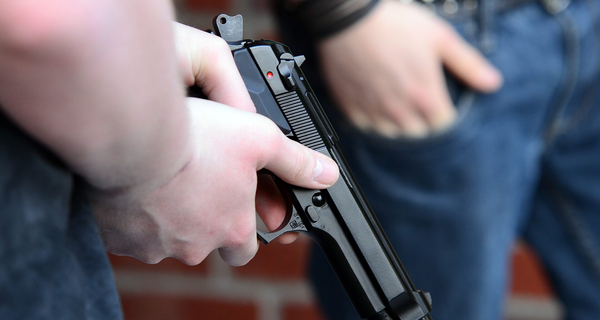 31-Jähriger in Wiesbaden geschlagen und mit Waffe bedroht