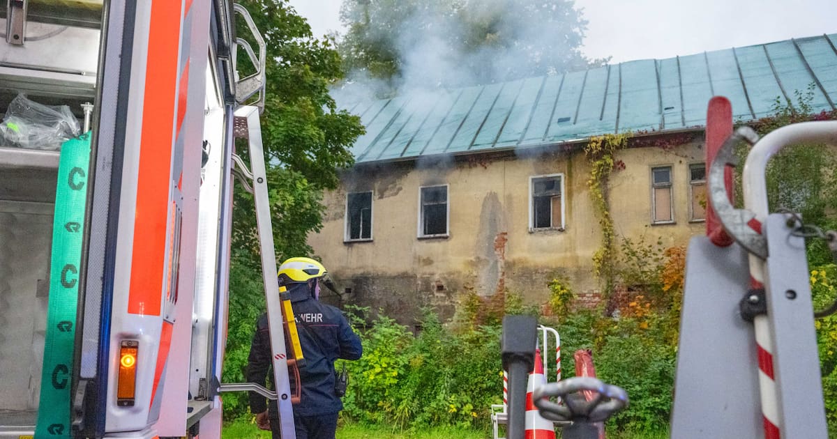 Brand neben Stephanuskirche in Mockau