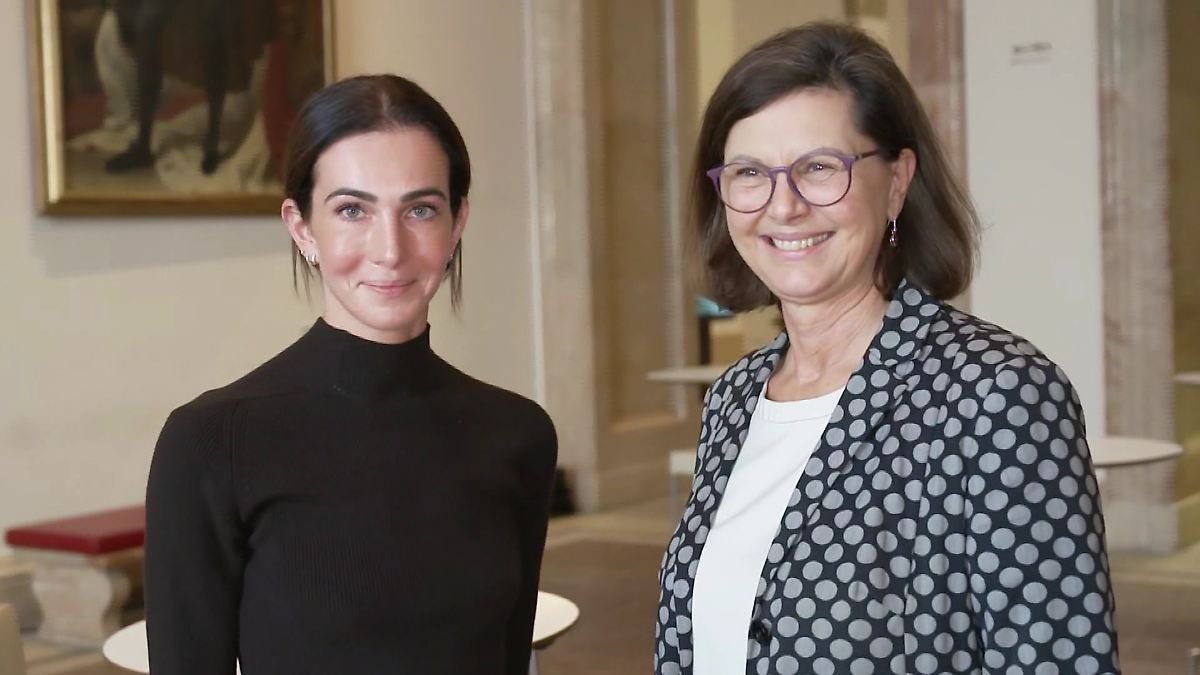 Lisa Müller lernt Politik und weicht privater Frage nach Ehemann Thomas Müller gekonnt aus