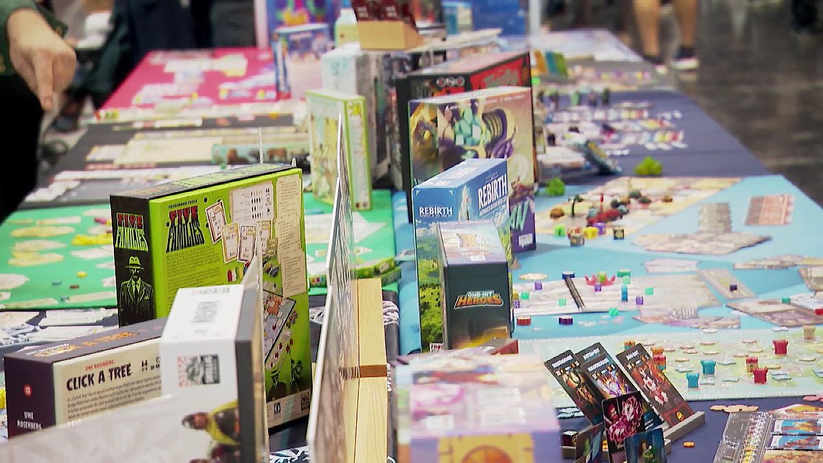 Quizze, Teamwork, Lippenlesen: Reporter testet Neuheiten auf Spielemesse in Essen