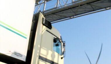 HZA-KA: ZOLL vollstreckt offene Lkw-Mautforderung - Anhänger vorübergehend gepfändet