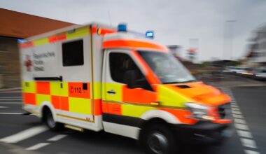 31-Jähriger muss nach Kollision mit Auto in Leipzig ins Krankenhaus