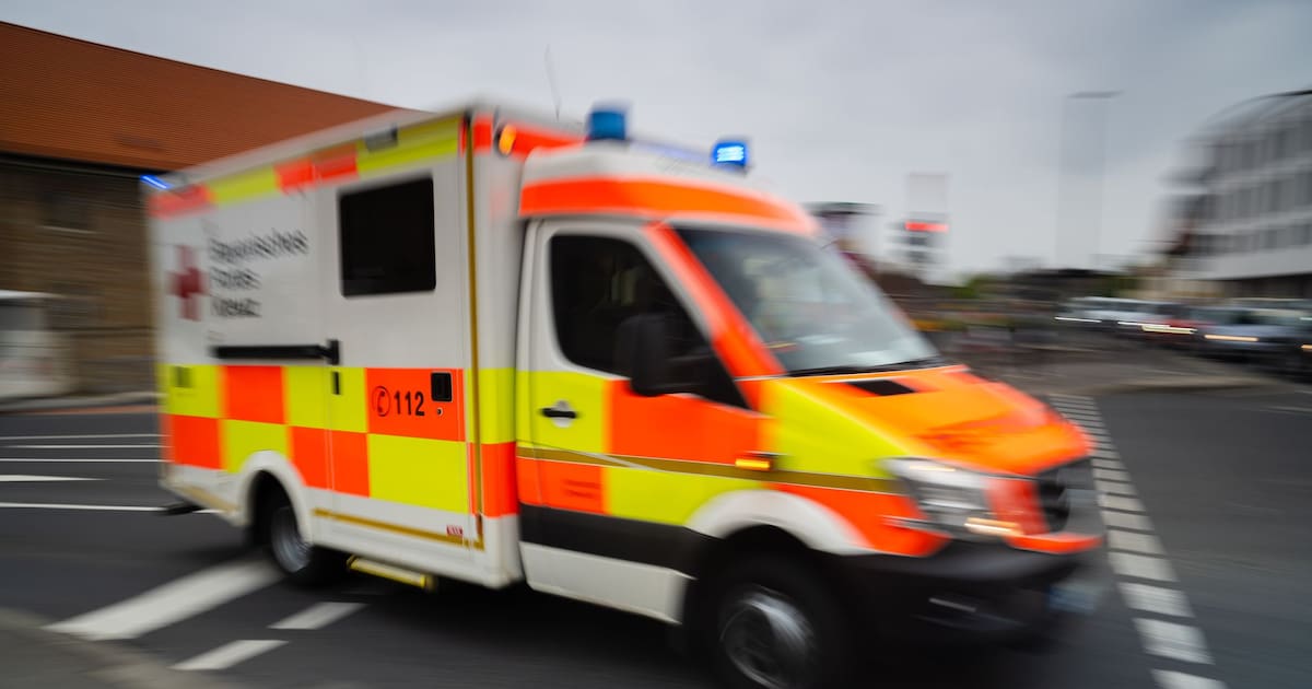 31-Jähriger muss nach Kollision mit Auto in Leipzig ins Krankenhaus