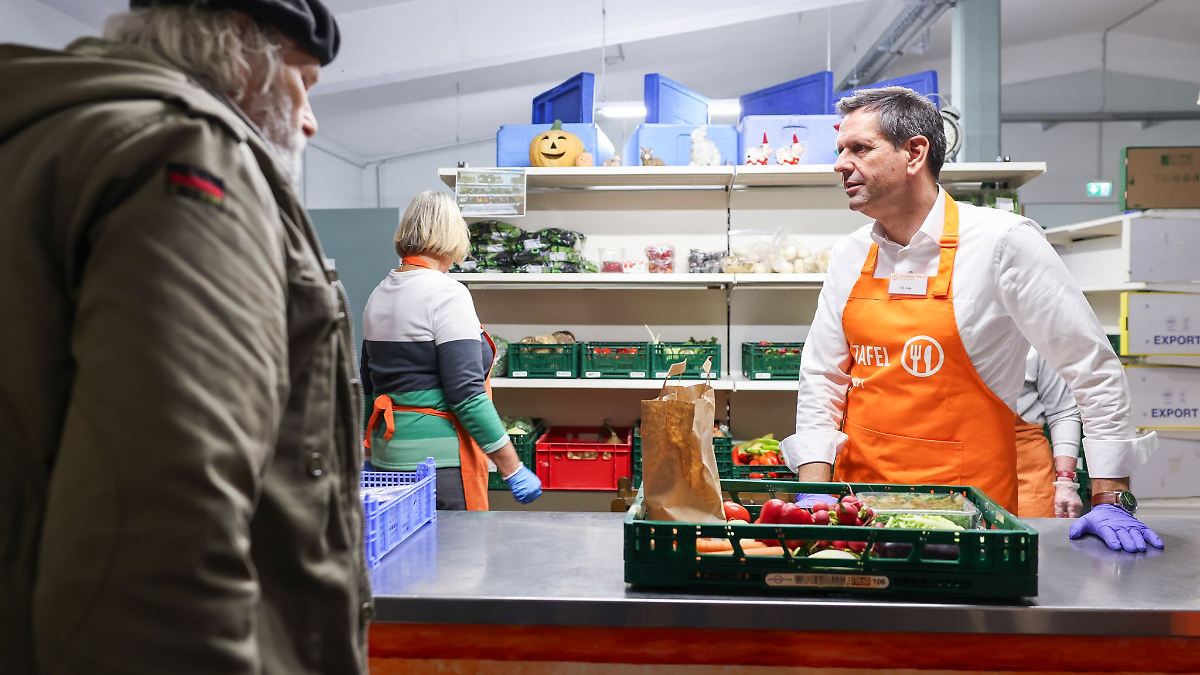 Niedersachsen & Bremen: Tafel-Kurzpraktikum für Ministerpräsident Olaf Lies