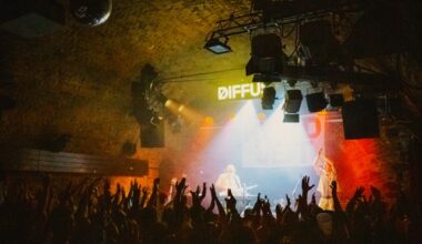 Geschliffene Riffs, Glitzerpop und warmer Indie – so war DIFFUS LIVE in Bremen, Leipzig und Münster