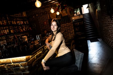 Bar ohne Fenster: Managerin Alla Shaulekina (32) betreibt das Restaurant „Bunker“ in der Innenstadt von Charkiw.  
