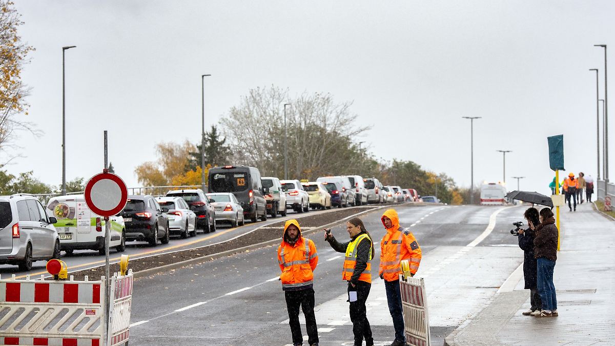 Berlin & Brandenburg: Neue Brücke über Blumberger Damm für Verkehr freigegeben