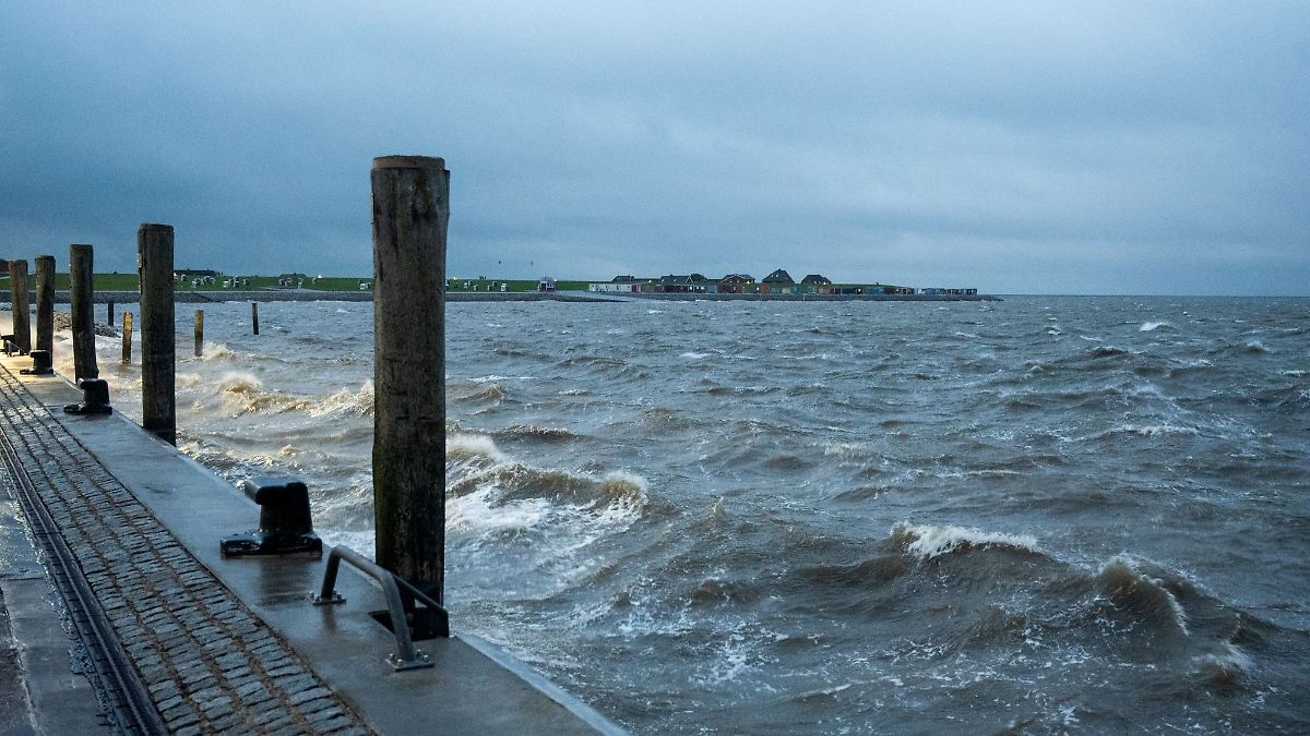 Hamburg & Schleswig-Holstein: Orkanartige Böen stören Fährverkehr zu Nordseeinseln