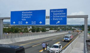 Die Schiersteiner Brücke kurz vor ihrer Freigabe für den Verkehr nach dem Neubau: Wieder steigendes Verkehrsaufkommen. - Foto: gik