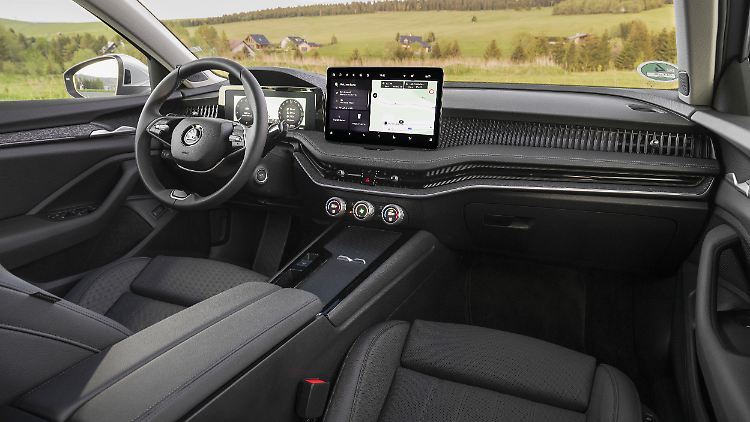 Die Inneneinrichtung des neuen Skoda Superb wirkt gediegen, aber nicht unmodern.