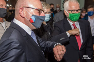 Mit seinem grünen Herausforderer Peter Todeskino nach der gewonnenen Stichwahl 2020. (Foto: Thomas Hölscher)