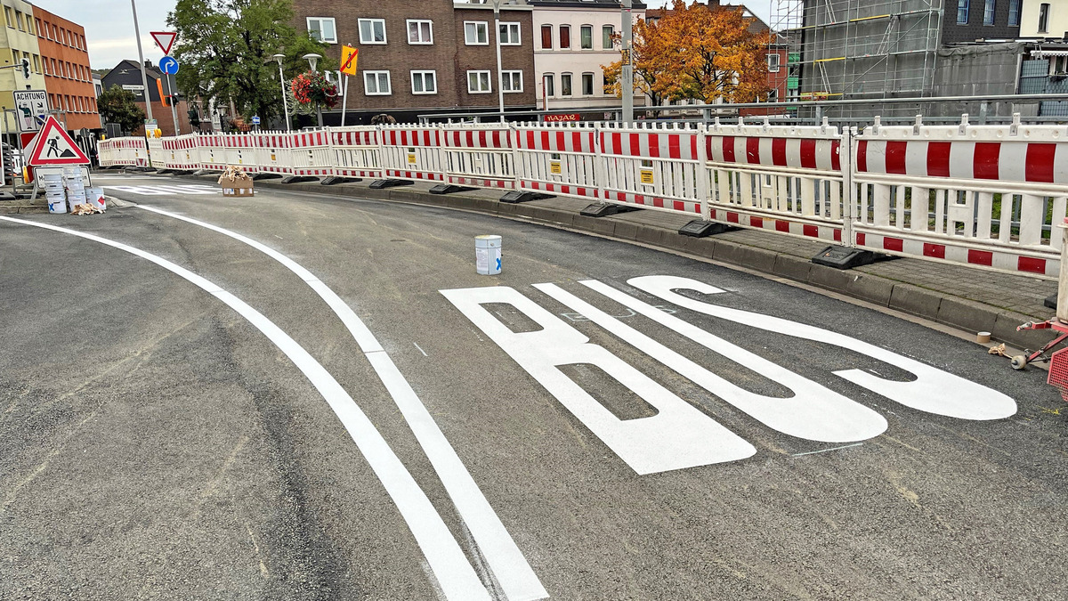 Piktogrammkette in Herzogenrath: Markierung soll Radfahrern Sicherheit bringen