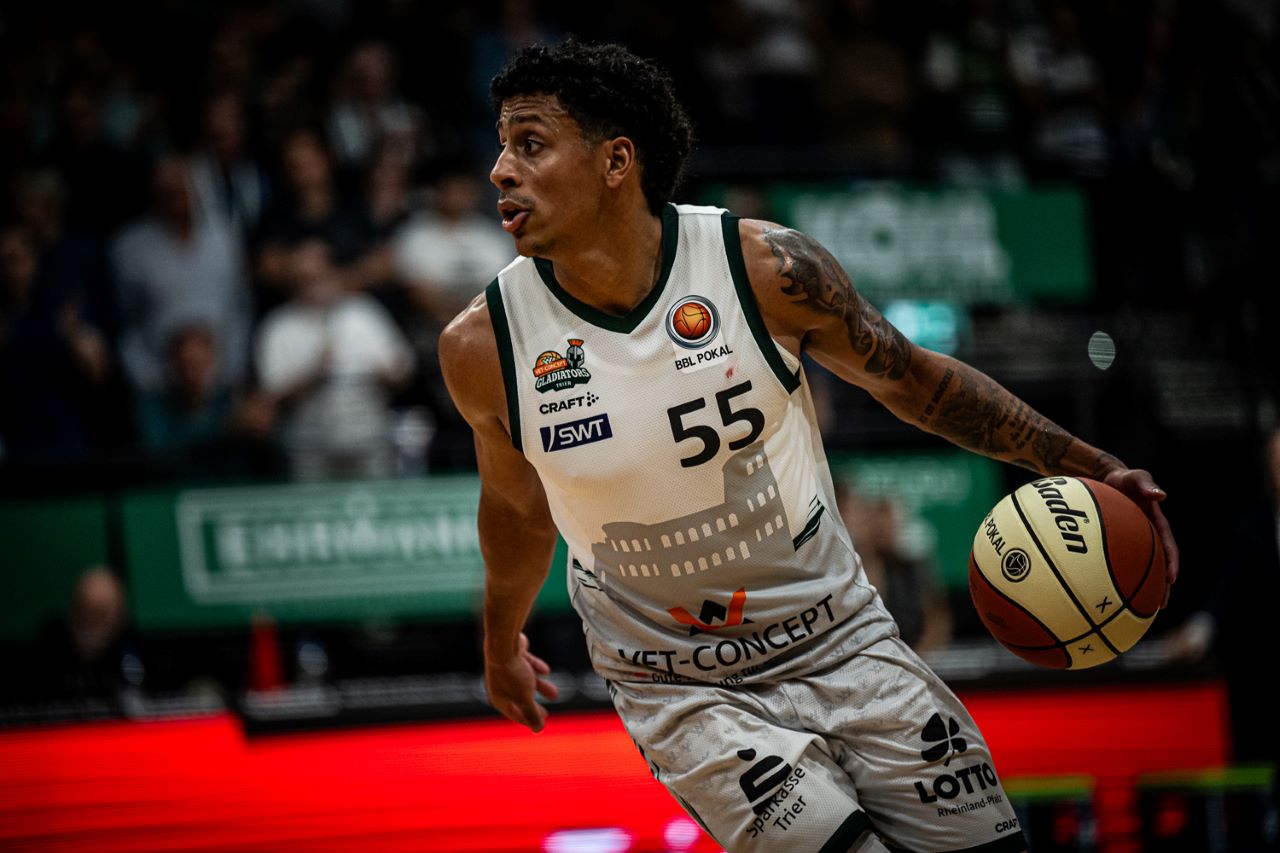 Heimsieg und Einzug ins Viertelfinale des BBL-Pokals: VET-CONCEPT Gladiators Trier schlagen Telekom Baskets Bonn mit 107:90 - 5VIER