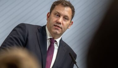 Berlin & Brandenburg: SPD-Chef diskutiert mit Bürgern in Havelstadt Brandenburg