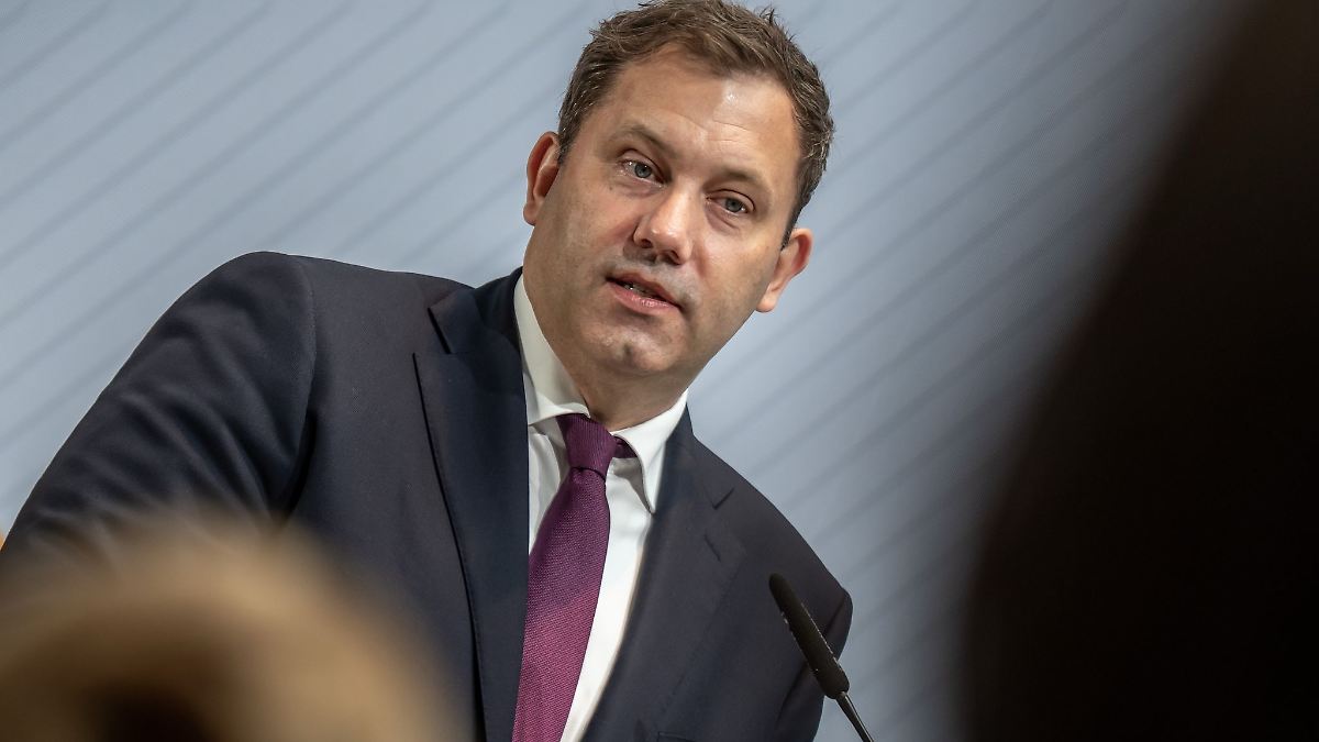 Berlin & Brandenburg: SPD-Chef diskutiert mit Bürgern in Havelstadt Brandenburg