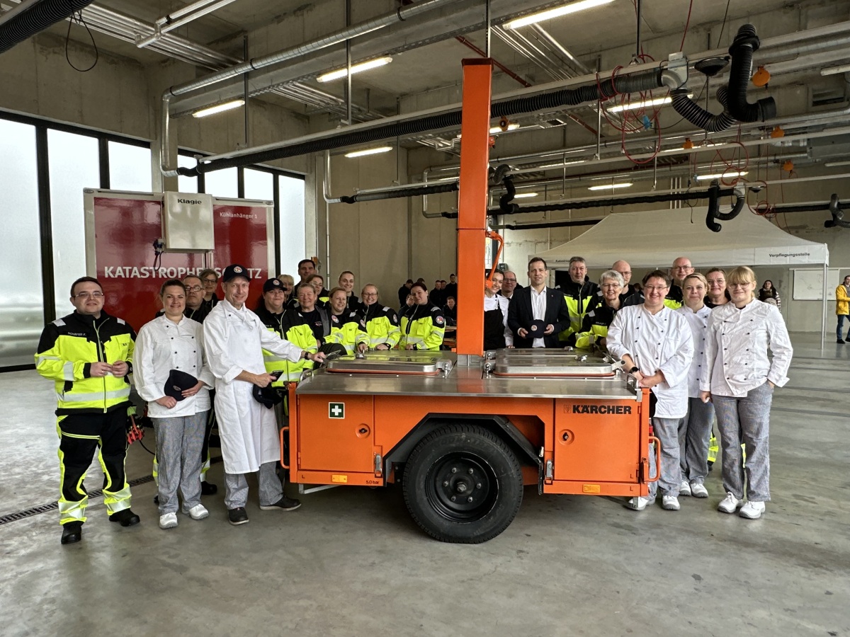 Stadt Mainz hat jetzt eigene Schnelleinsatzgruppe Verpflegung für den Katastrophenfall - Feldküche und Kühlanhänger