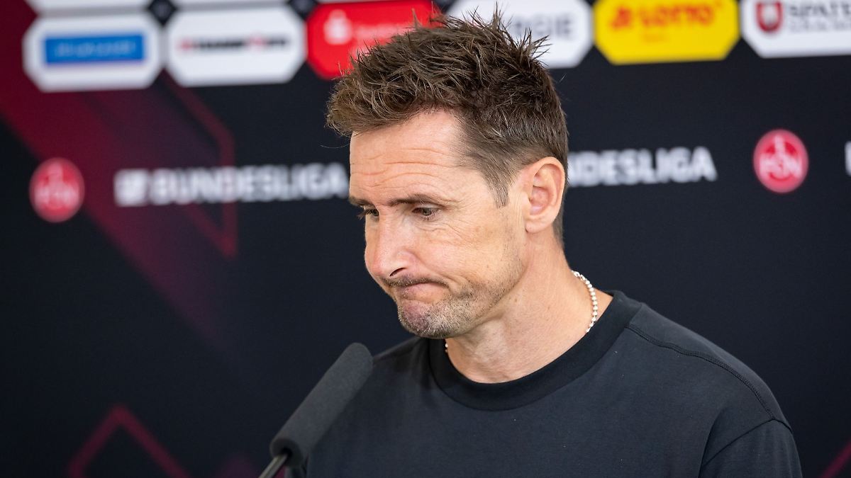 Kurz vor zwölf - oder später?: 1. FC Nürnberg lässt Jobgarantie für Miroslav Klose fallen