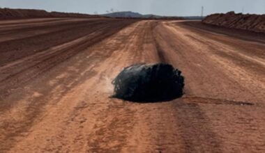 Teil einer chinesischen Rakete?: Brennendes Objekt aus dem All schlägt in australischer Wüste ein