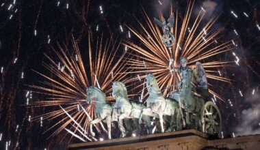 Berlin & Brandenburg: Grüne wollen Silvester-Drohnenshow am Brandenburger Tor