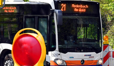 Straße Alt-Auringen und Schlossgasse im Wiesbadener Stadtteil Auringen zeitweise gesperrt. Busse werden umgeleitet.