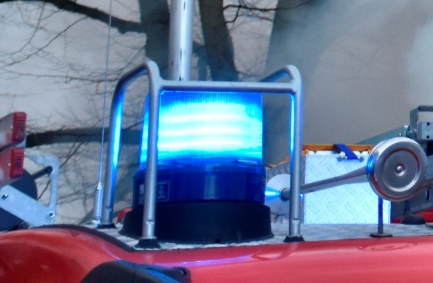 FW-DO: Wohnungsbrand in Dortmund-Dorstfeld - Eine Person aus brennender Wohnung gerettet