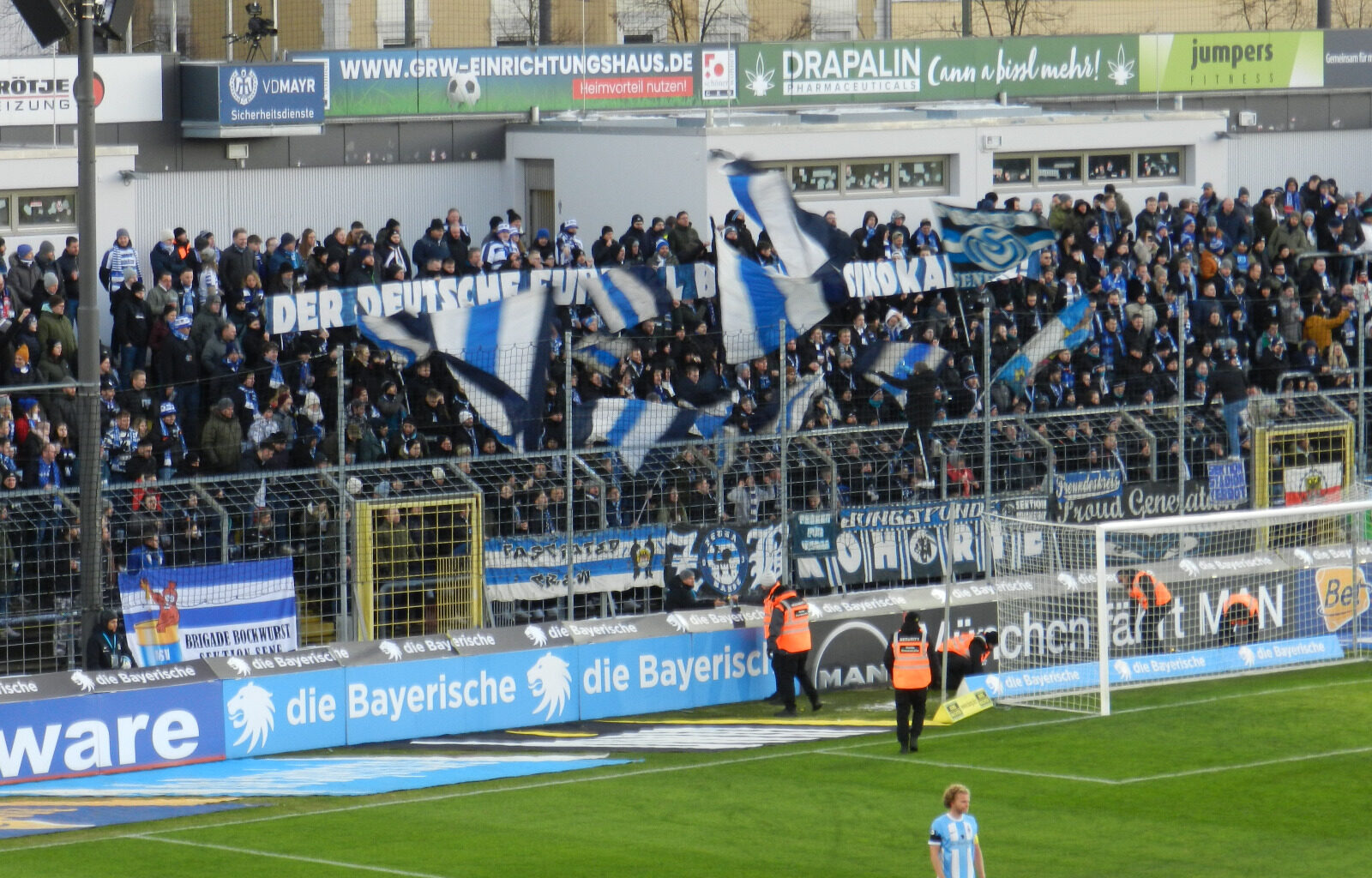 Duisburg im Gästeblock des GWS 23/24