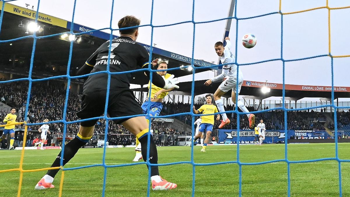 Niedersachsen & Bremen: 1:2 gegen Paderborn: Braunschweiger Absturz geht weiter