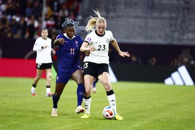 Stark beim Debüt: Camilla Küver (r.) gegen Kadidiatou Diani.