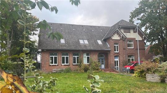 Übergangsstandort: In der Alten Schule in Hörne soll die Grundschule Hollern-Twielenfleth während des Neubaus untergebracht werden.