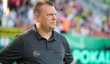 Die Schlussoffensive seiner Essener wurde nicht belohnt: Trainer Uwe Koschinat (Archivbild)