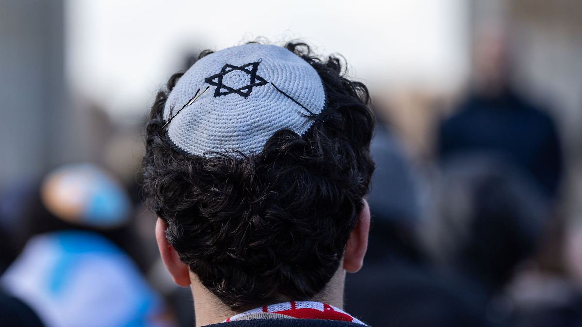 Berlin & Brandenburg: Zahl antisemitischer Vorfälle bleibt auf hohem Niveau